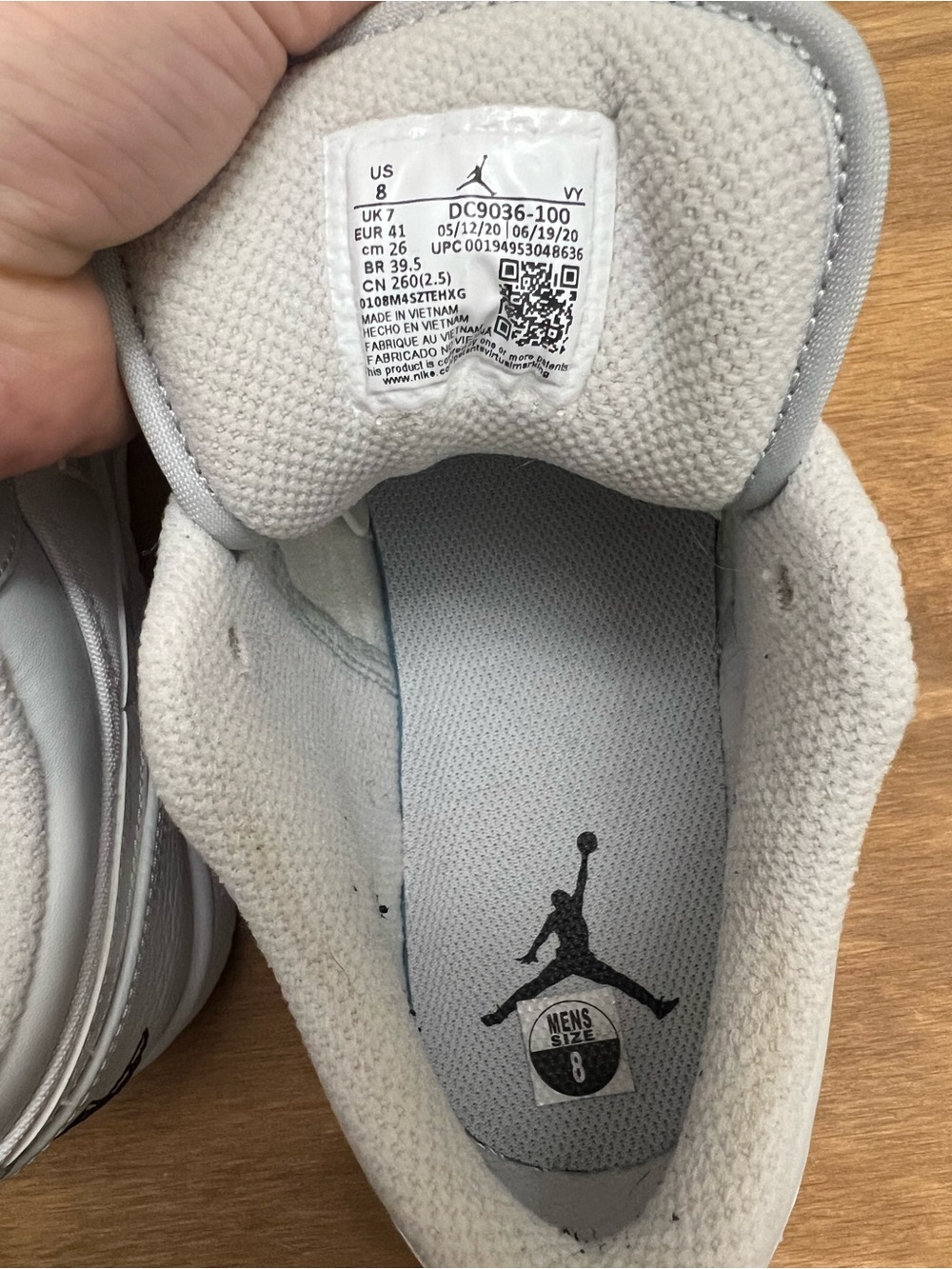 Nikes - Picture 4 of 10
